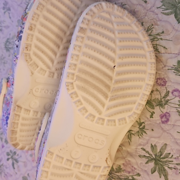 Vera Bradley Crocs Collectible - Picture 8 of 9